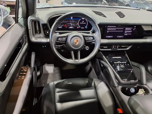 Used 2024 Porsche Cayenne AWD/4WD image 8