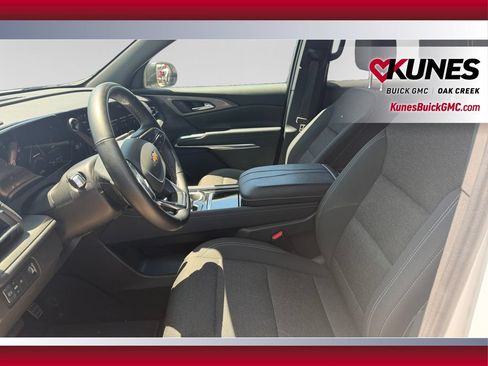 Used 2024 Chevrolet Traverse LT FWD image 22