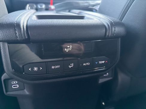 Used 2025 Toyota Grand Highlander AWD image 12