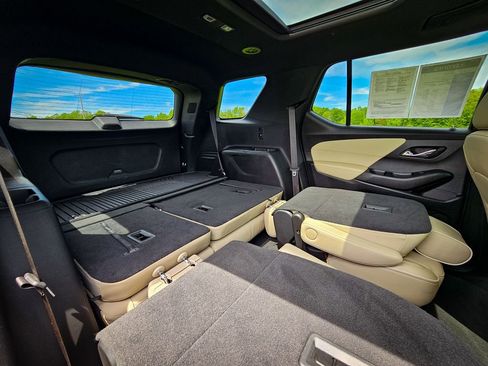 Used 2023 Chevrolet Traverse Premier AWD/4WD image 39