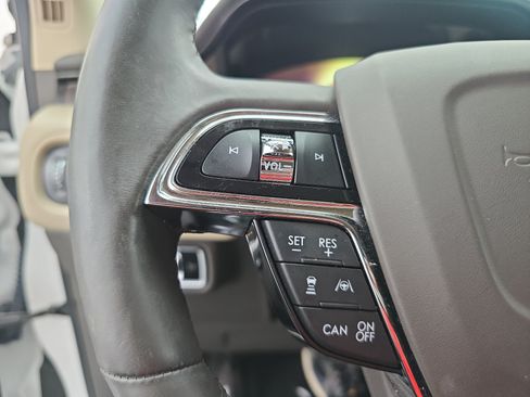 Used 2023 Lincoln Nautilus Reserve FWD image 17
