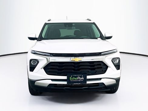 Used 2025 Chevrolet TrailBlazer LT AWD/4WD image 2
