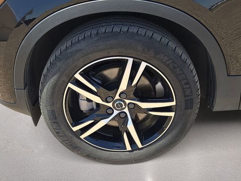 Certified 2025 Volvo XC40 B5 Core AWD/4WD image 11