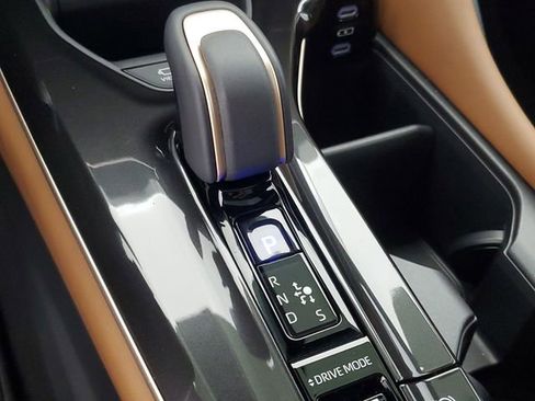 Used 2025 Toyota Crown Signia w/ Advanced Technology Package image 31