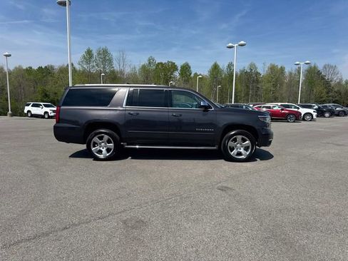Used 2017 Chevrolet Suburban Premier image 3