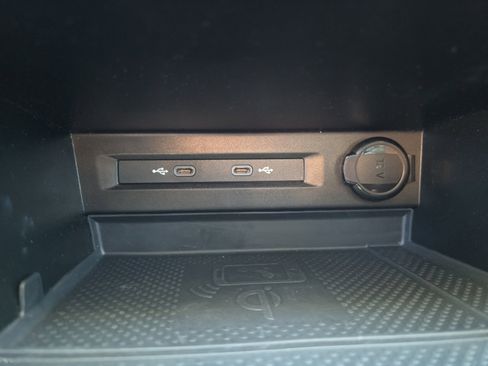 Certified 2023 Volkswagen Tiguan SE image 18