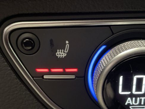 Used 2023 Audi Q5 Premium w/ Convenience Package image 25