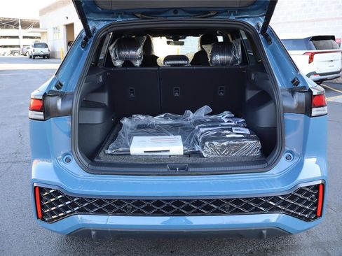 New 2026 Volkswagen Tiguan SE R-Line image 5