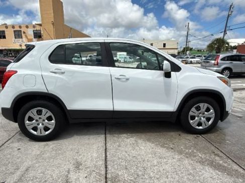 Used 2017 Chevrolet Trax LS w/ LPO, Cargo Package FWD image 15