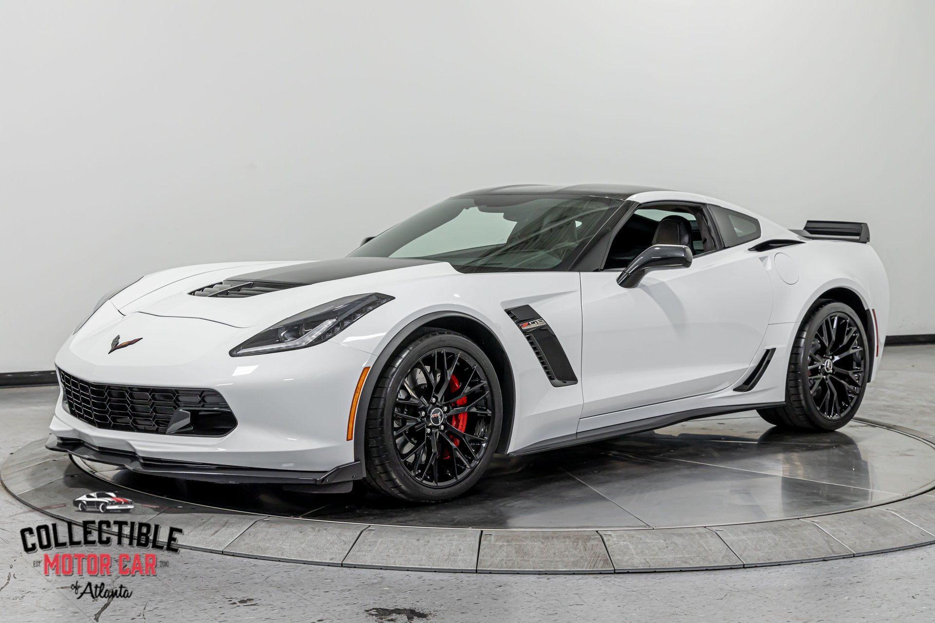 Used 2015 Chevrolet Corvette Z06 w/ 3LZ Preferred Equipment Group RWD image 10