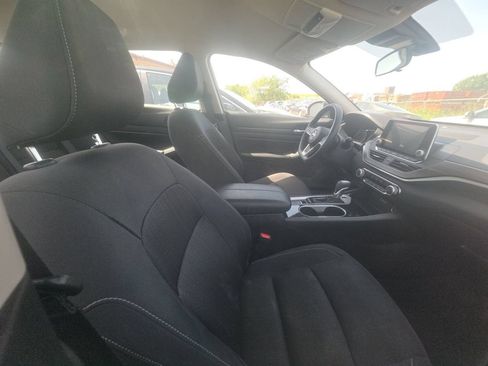 Used 2024 Nissan Altima 2.5 SV AWD/4WD image 6