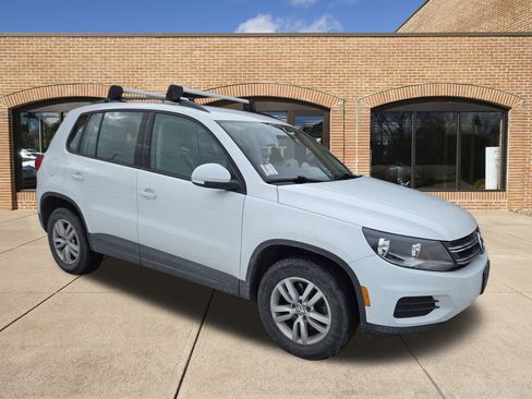Used 2017 Volkswagen Tiguan S image 1