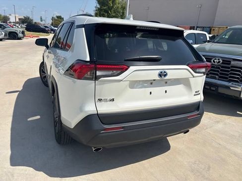 Used 2022 Toyota RAV4 XLE Premium AWD/4WD image 4