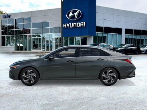 New 2026 Hyundai Elantra Limited FWD image 3