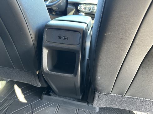 Used 2024 Chevrolet Trax LT w/ LT Convenience Package image 28