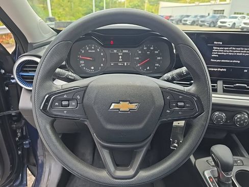 Certified 2024 Chevrolet Trax LS w/ LS Convenience Package FWD image 11