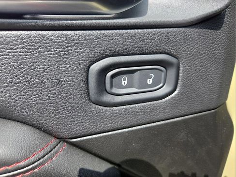 Used 2025 Jeep Wrangler Unlimited Rubicon AWD/4WD image 15