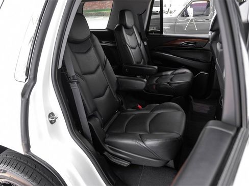 Used 2020 Cadillac Escalade Premium Luxury image 36