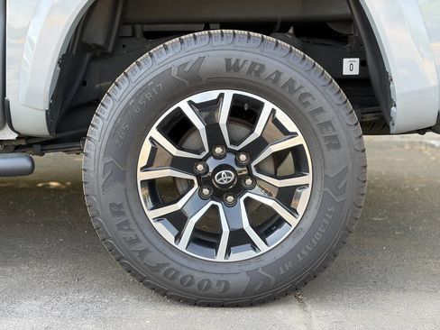 Used 2021 Toyota Tacoma TRD Sport w/ Technology Package RWD image 11