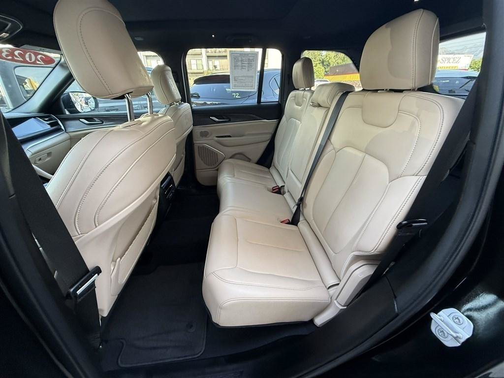 Used 2023 Jeep Grand Cherokee 4WD 4xe image 16