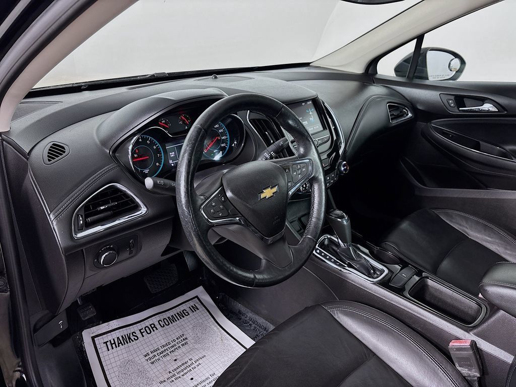 Used 2017 Chevrolet Cruze Premier FWD image 9
