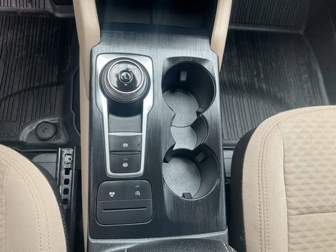 Used 2022 Ford Escape SE image 18