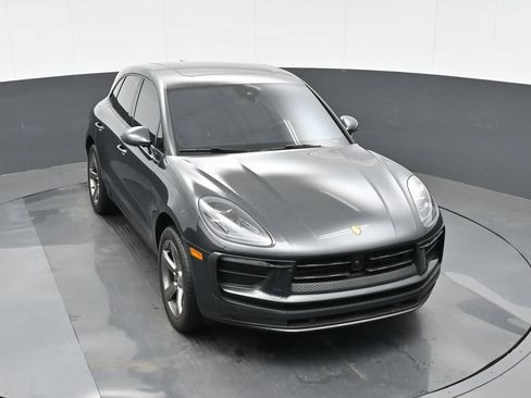 Used 2024 Porsche Macan AWD/4WD image 32