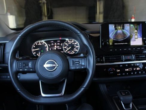 Used 2025 Nissan Pathfinder SL AWD/4WD image 37
