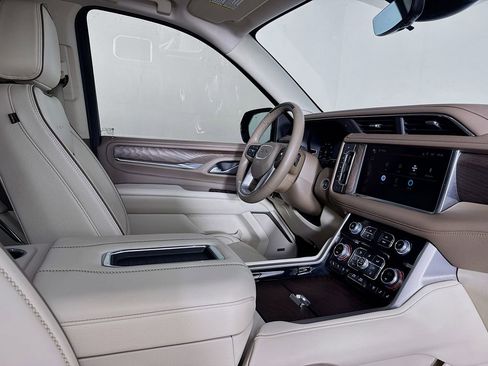 Used 2023 GMC Yukon XL Denali w/ Denali Reserve Package image 38