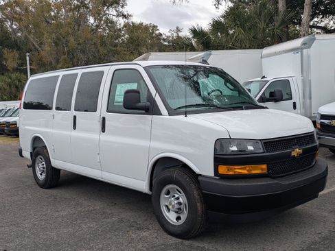 Used 2025 Chevrolet Express 3500 LS RWD image 2