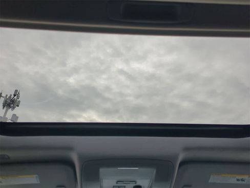 Used 2017 GMC Yukon SLT w/ Open Road Package image 24