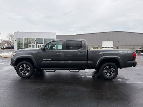 Certified 2018 Toyota Tacoma TRD Sport image 4