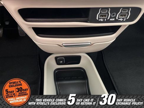 Used 2023 Chrysler Pacifica Touring-L FWD image 32