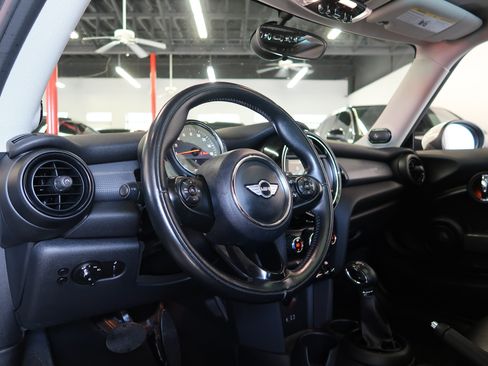 Used 2018 MINI Cooper 2-Door Hardtop FWD image 23