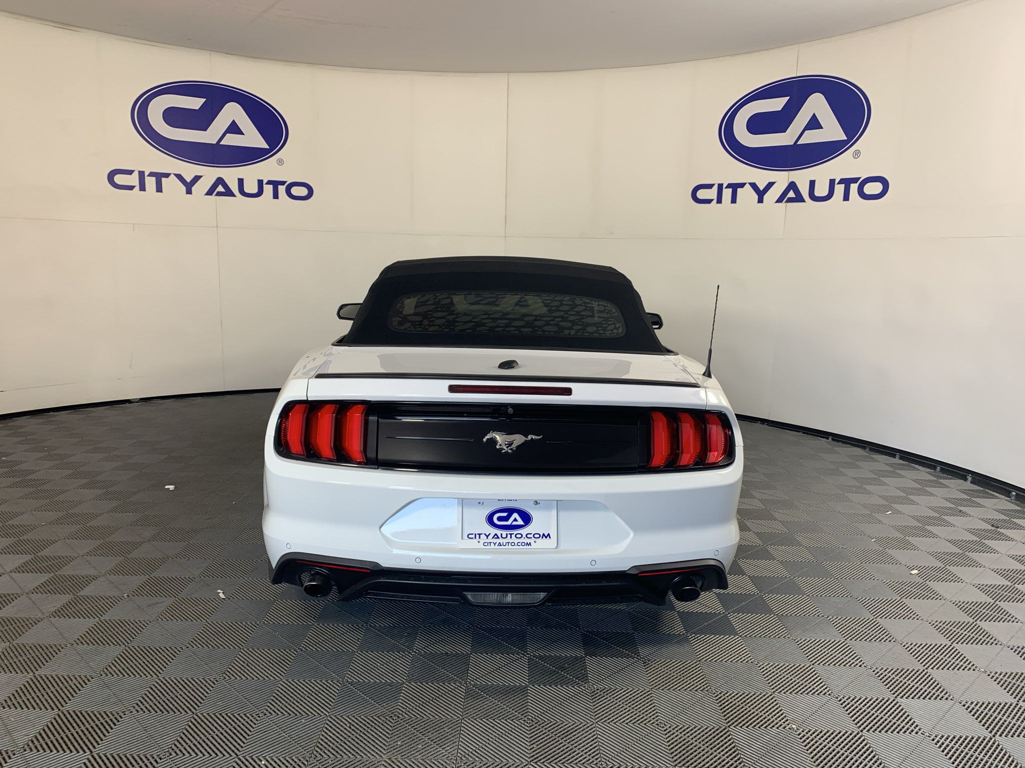 Used 2022 Ford Mustang Premium RWD image 5