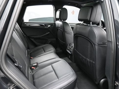 Certified 2025 Porsche Macan image 27