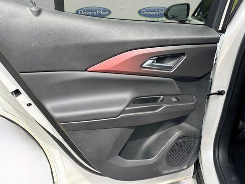 Used 2024 Chevrolet Equinox EV RS FWD image 16