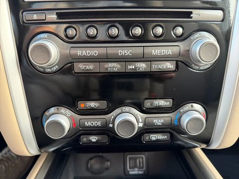 Used 2019 Nissan Pathfinder SV FWD image 14