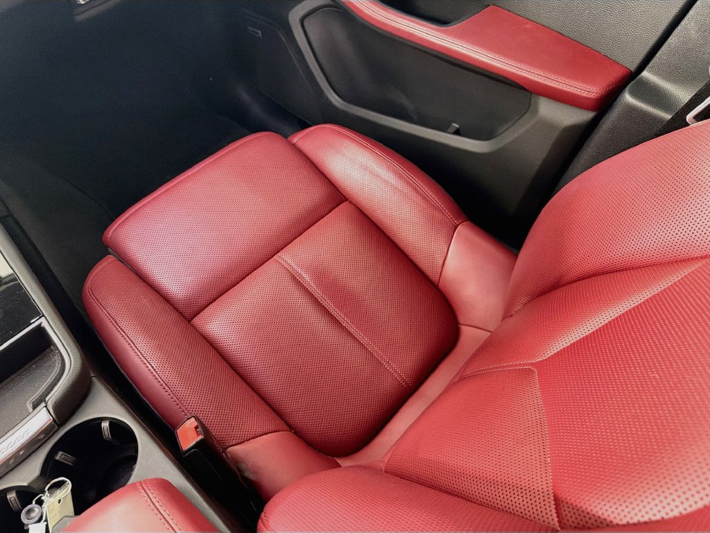 Certified 2024 Porsche Macan GTS AWD/4WD image 26