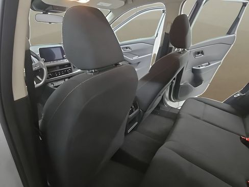 Used 2024 Nissan Rogue S FWD image 14