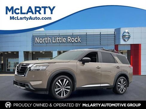 Used 2023 Nissan Pathfinder Platinum w/ Cargo Package AWD/4WD image 1