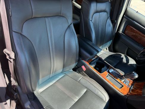 Used 2013 Lincoln MKS AWD image 9