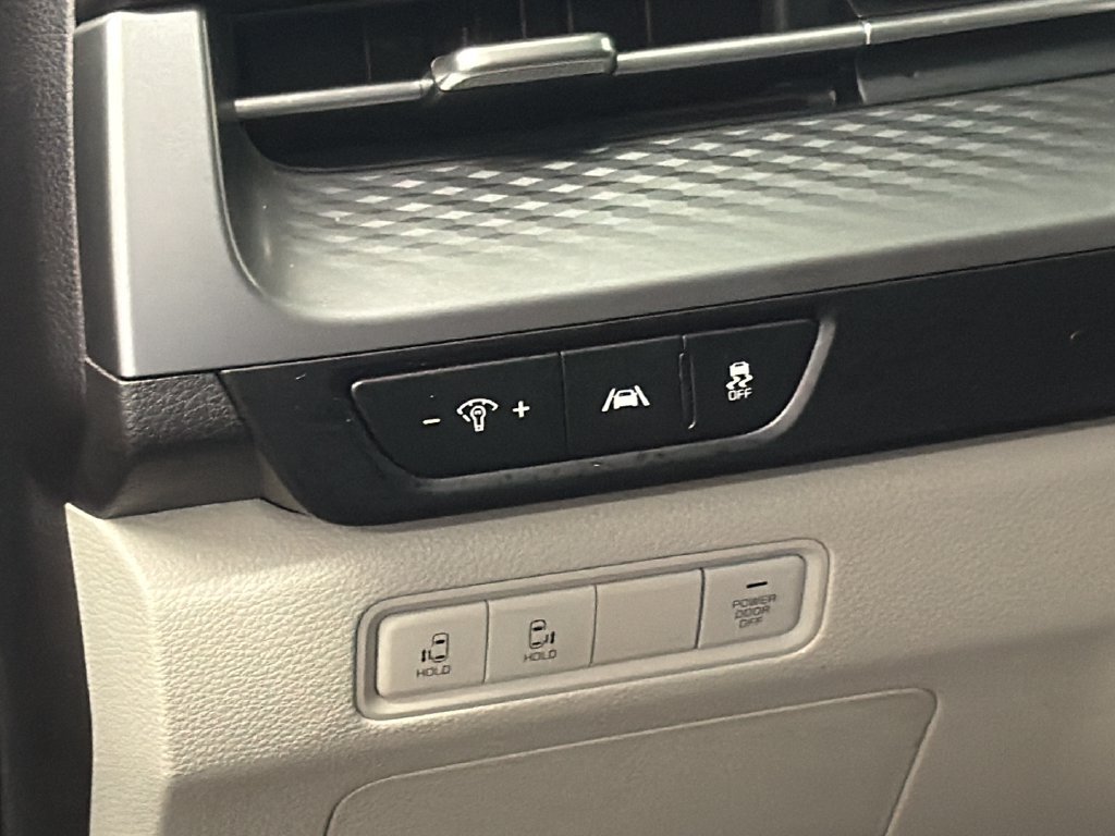 Used 2023 Kia Carnival LX FWD image 20