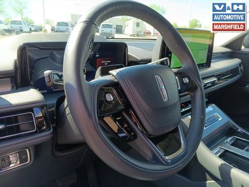Used 2025 Lincoln Aviator AWD image 5