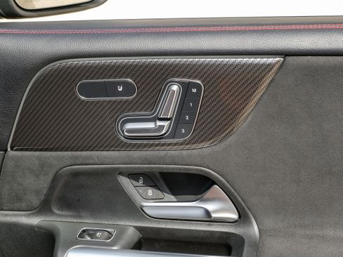 Used 2024 Mercedes-Benz GLB 250 image 40