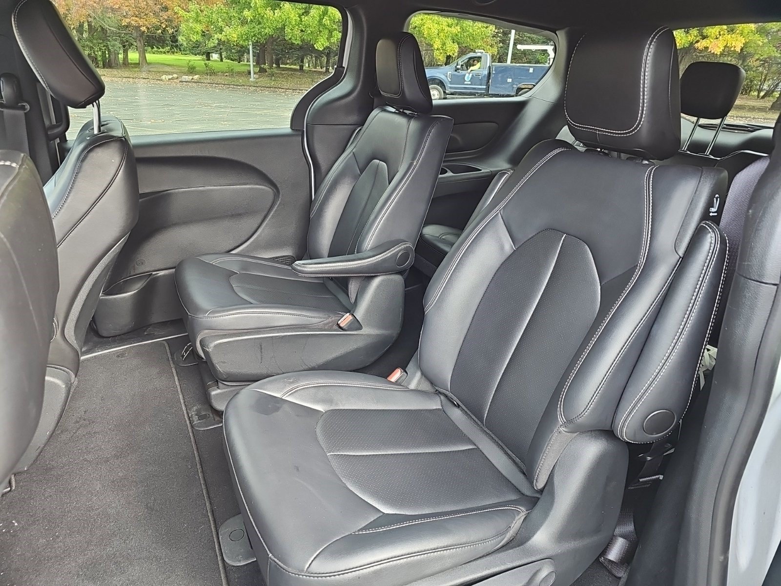 Used 2024 Chrysler Pacifica Limited FWD image 17