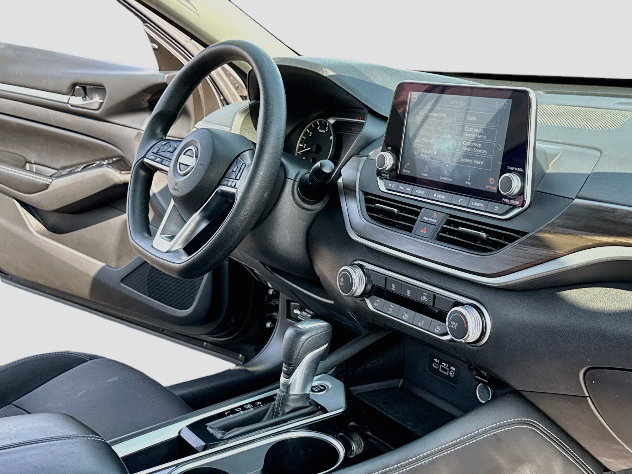 Used 2023 Nissan Altima 2.5 SV FWD image 15