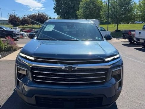 Used 2026 Chevrolet Traverse LT w/ Sun and Wheel Package AWD/4WD image 3