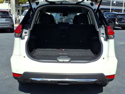 Used 2020 Nissan Rogue SV image 17