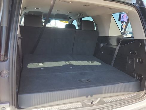 Used 2018 Chevrolet Tahoe LT w/ Luxury Package AWD/4WD image 12